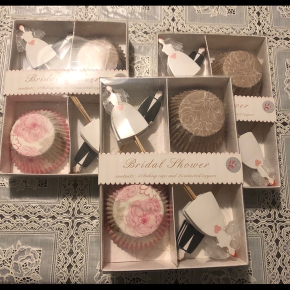 Bridal Shower Cupcake Liners & Toppers. BNWT - Picture 1 of 3